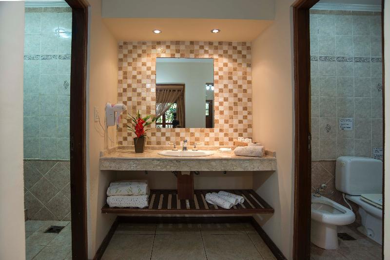 Arami Hotel & Lodge Пуерто-Іґуасу Екстер'єр фото